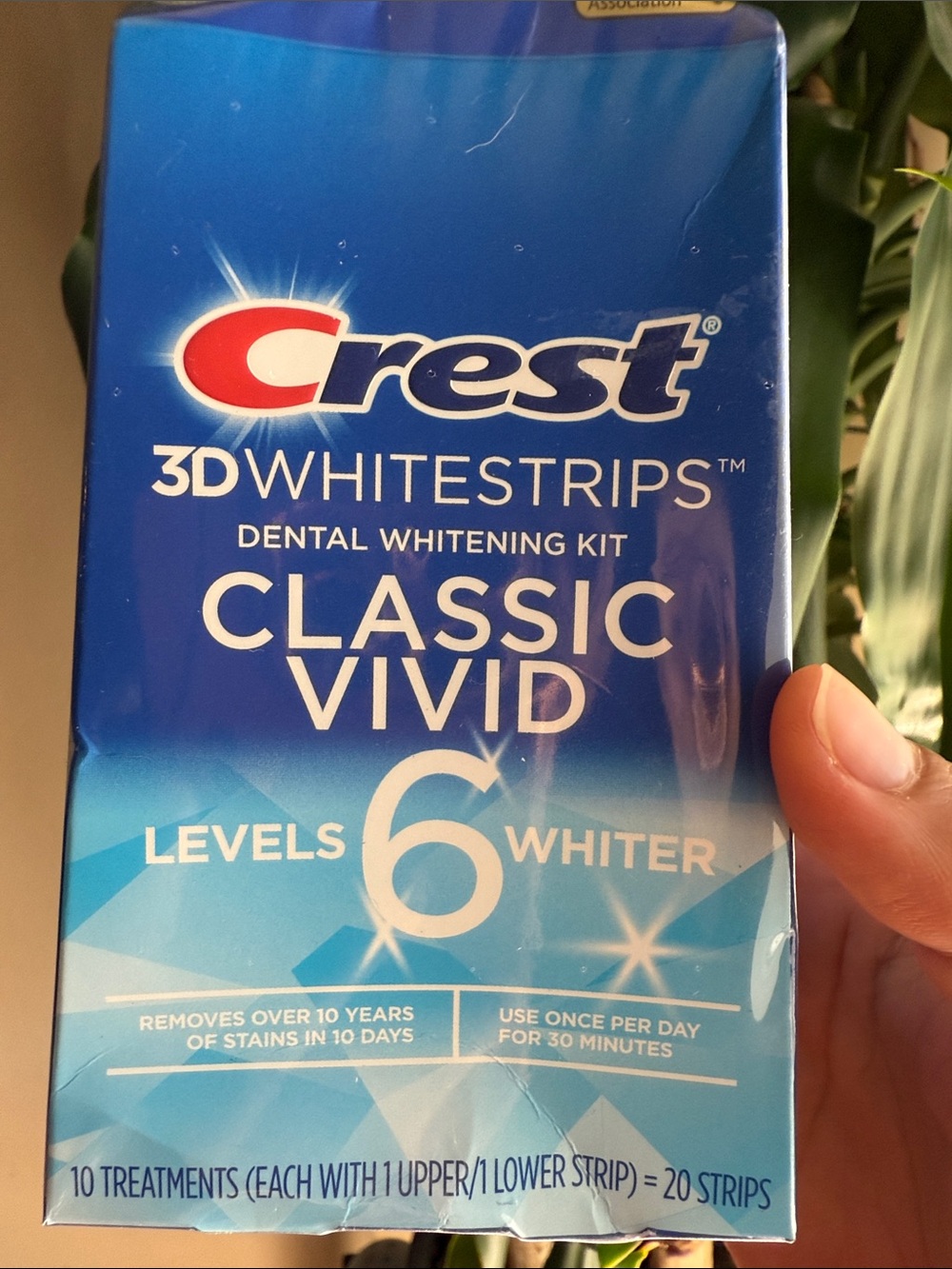 Crest 3D Whitestrips Classic Vivid Blue Packaging